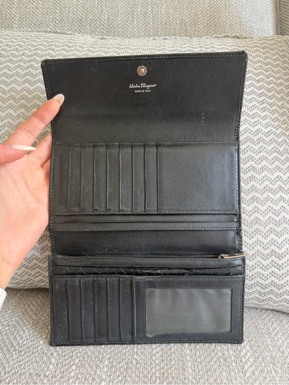 Salvatore Ferragamo Black Patent Leather Vara Bow Continental Wallet - Picture 5 of 6